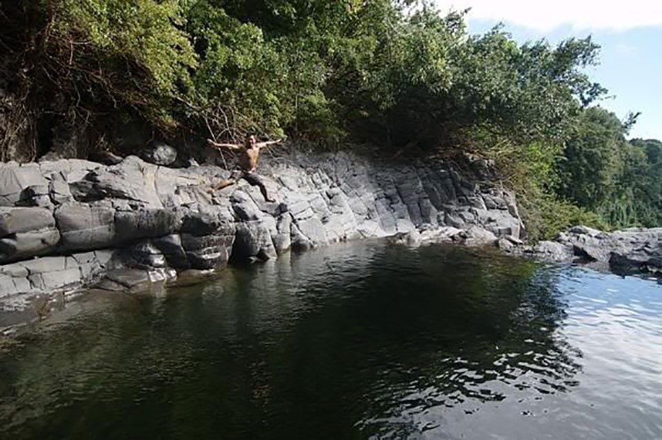 Hawaiian cliff jumping